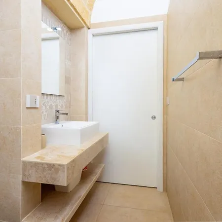 Falcone - Luxury Pool Sea View Lido Marini